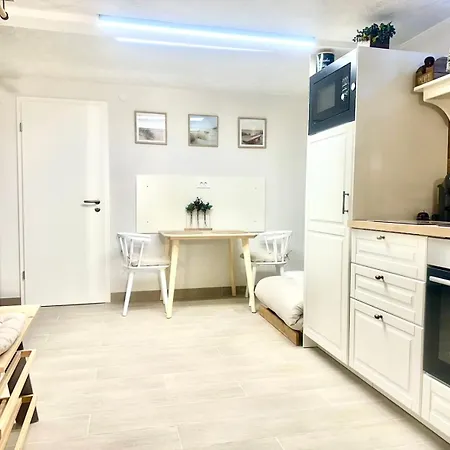 New Comfortable And Cute One-room Of 33 M2 Lägenhet